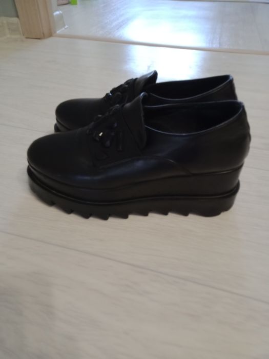 Продаю обувь в отличном состоянии