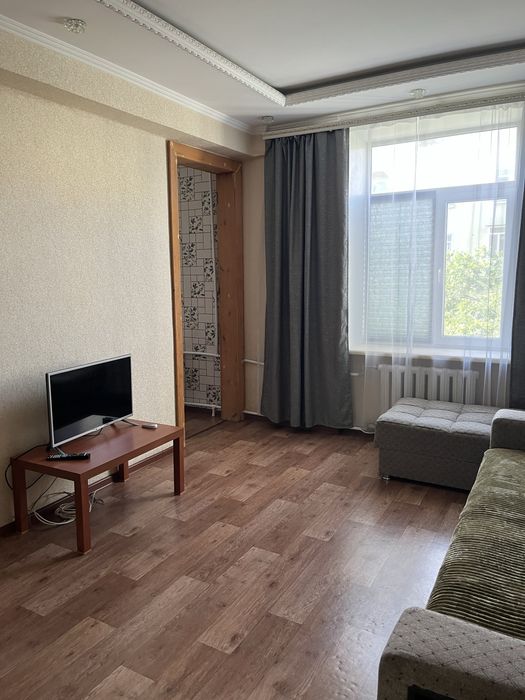 Сдаётся 1-комн.кв. возле акимата.