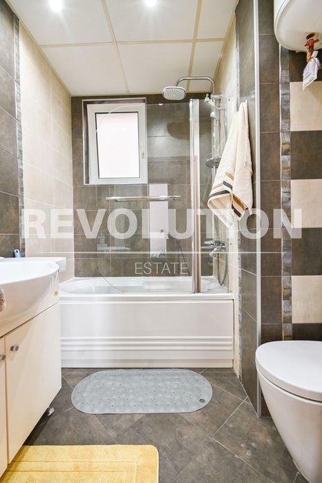 Тристаен апартамент в ж.к. Дианабад.