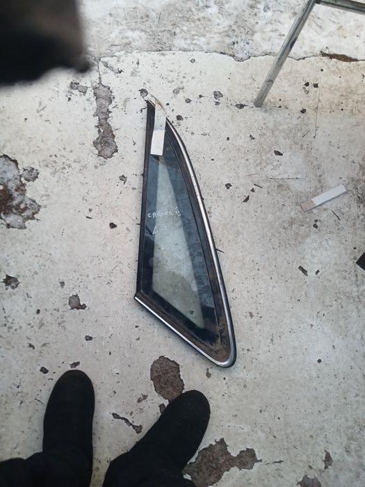 Форточка Тоета Карина 2