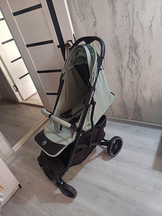 Продаётся фирменный коляска Ining baby
