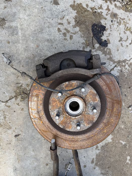 Шенкели с лагер главини/ апарати и дискове Nissan X-trail T31