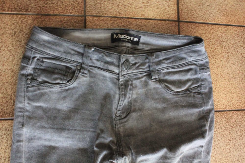 Тесни сиви дънки С/М