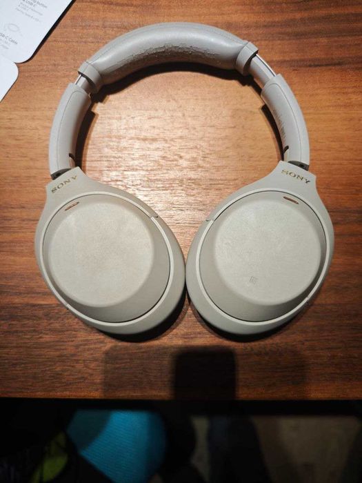 Продавам Sony WH-1000XM4