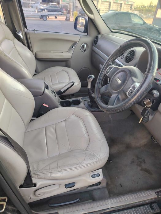Jeep cherokee kj