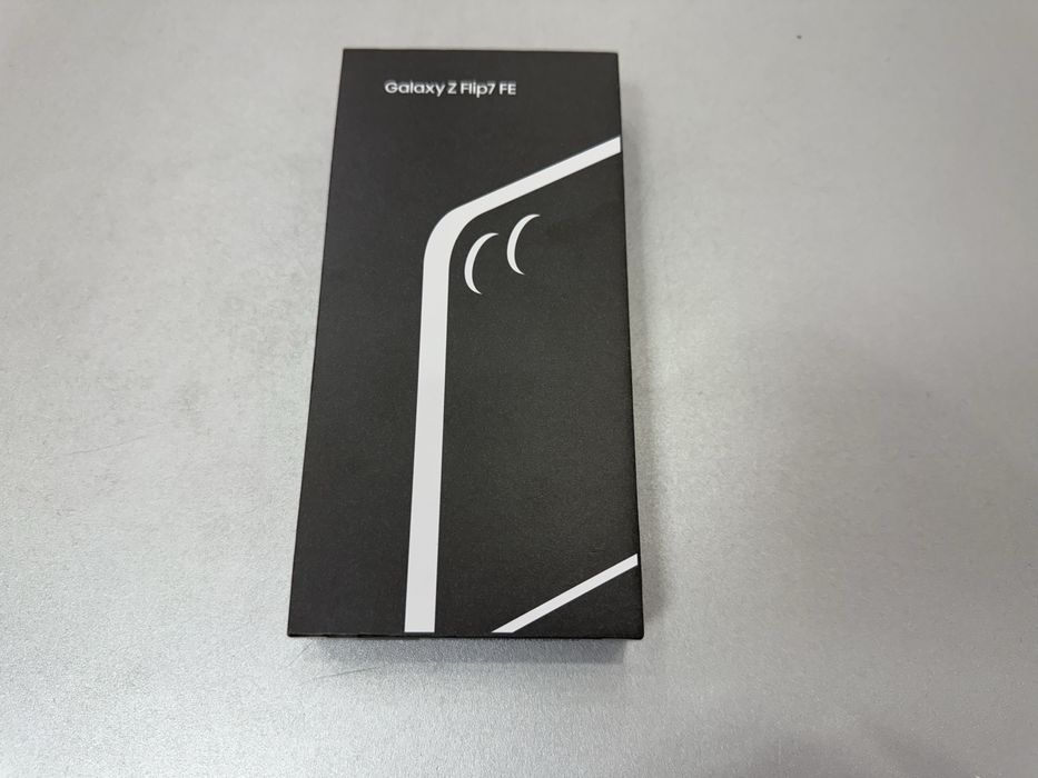 Samsung Galaxy Z Flip 7 FE, 128 gb, 8 gb ram, 5g, Black, nou la cutie