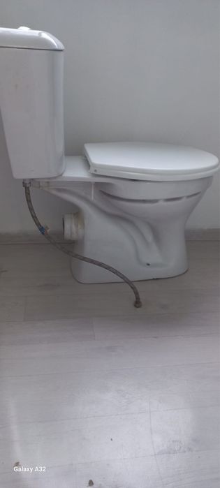 Унитаз в отличном состояний .