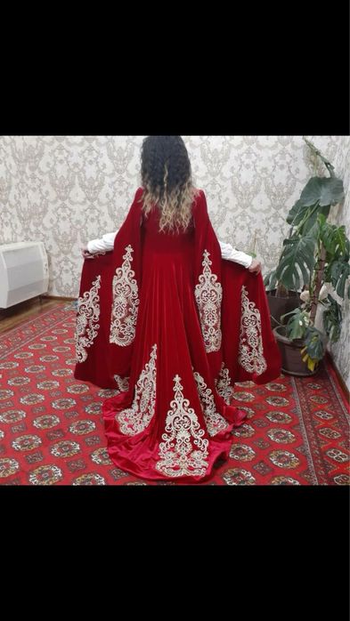 Ansambl sotiladi! Komplektida (koronasi, halqasi, to’ri, dastro’molcha