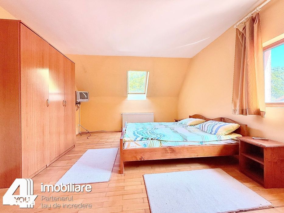Clădire în Moneasa cu 9 camere: pensiune, azil bătrâni, casă vacanță