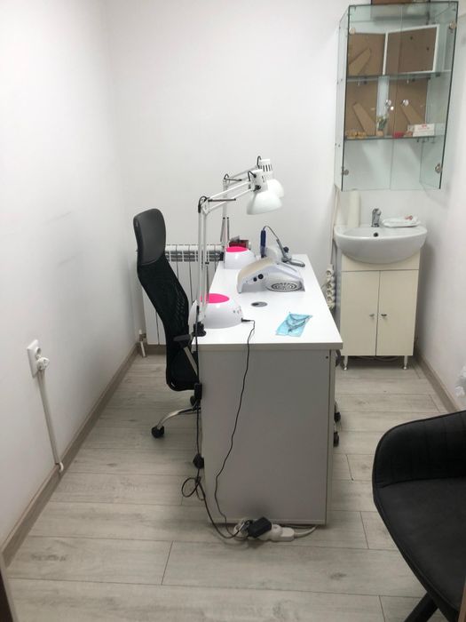 Închiriez post de lucru