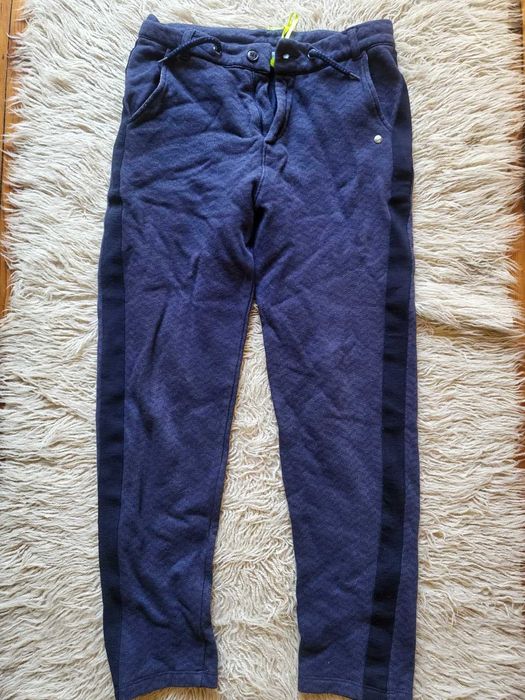 Маниашки спортен панталон Ted Baker, 25 лв.