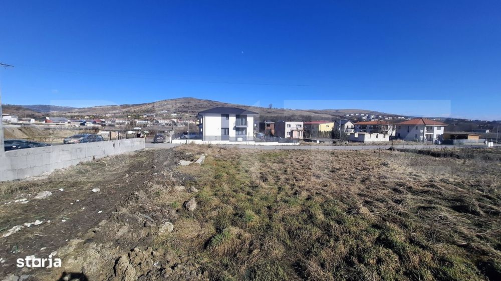 Teren construibil -556 mp situat in Chinteni in  zona de case, front 1