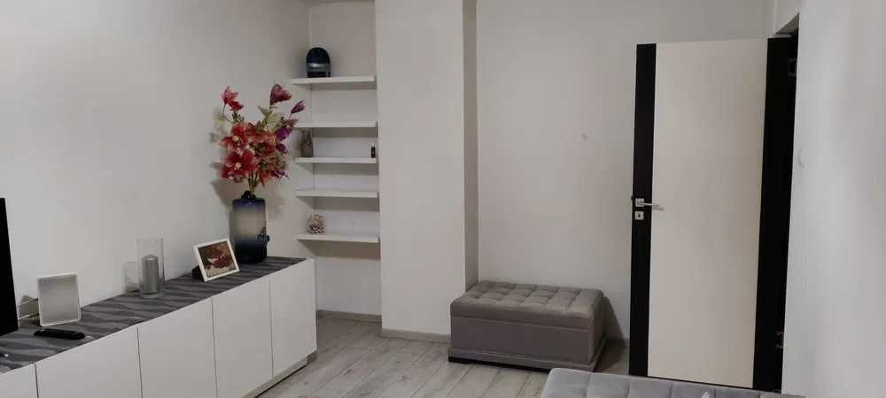Inchiriez Garsoniera decomandata bulevardul Bucuresti