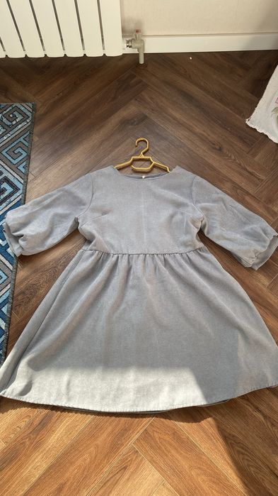 Продам серое платье с рукавами