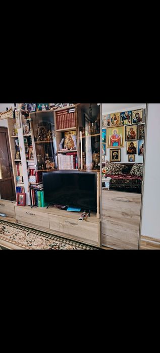 Set mobilier sufragerie- biblioteca+ dulap haine hol cu oglinzi, pantofar.
