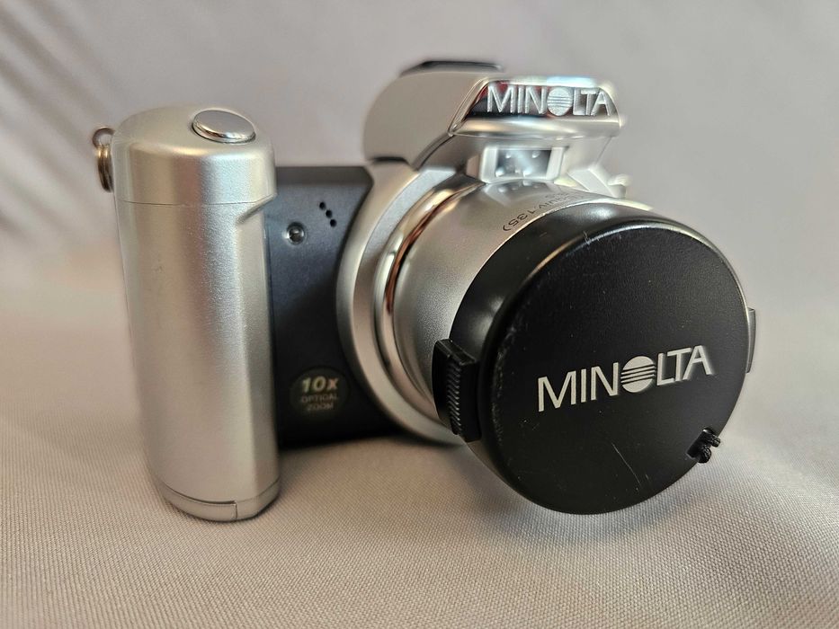 Vand MINOLTA DImage 10X, bridge. Ca nou!