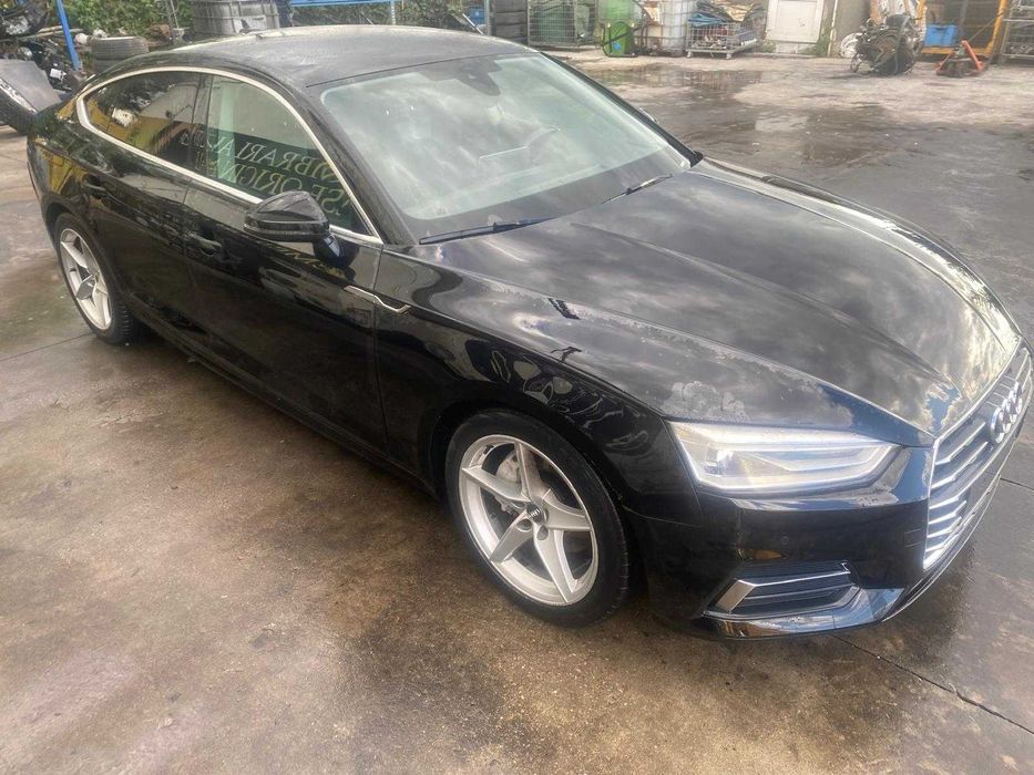Dezmebrez audi a5 b9 2.0D/bara/capota/far/trager/aripa/usa