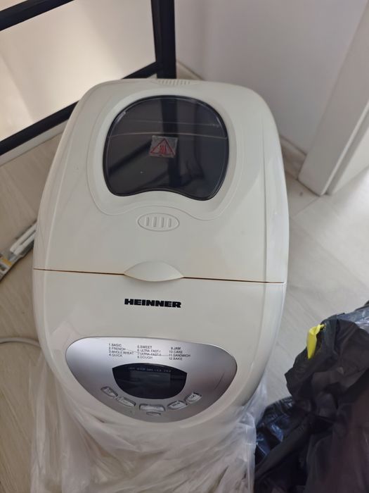 Aparat de paine Heinner HBM-690W
