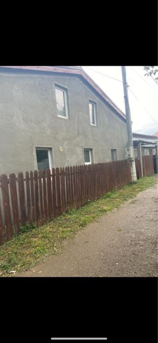 Vând proprietate Casa