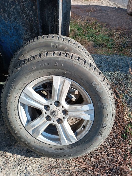 Продам зимнюю резину с дисками