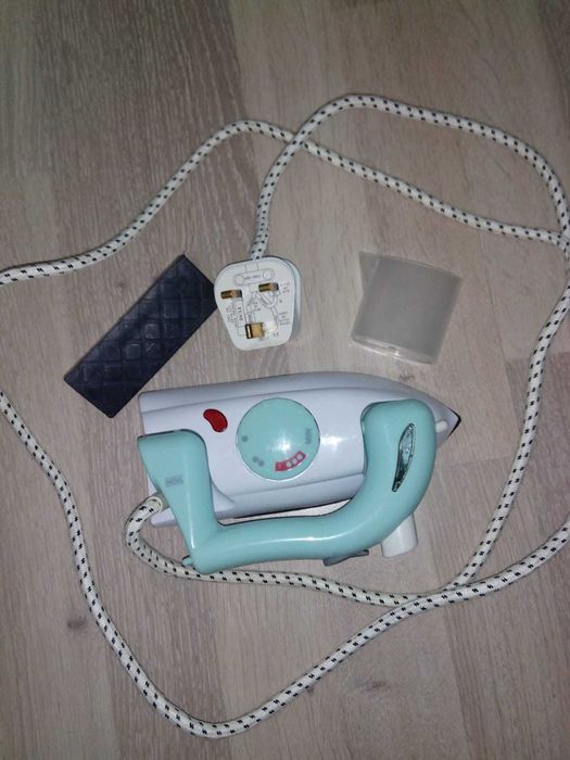 Fier de calcat de voiaj,nou.Bucuresti.Trimit si in provincie.