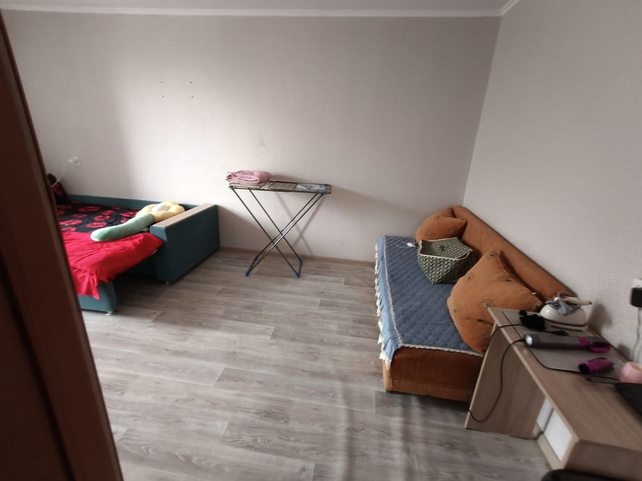 подселение девушки