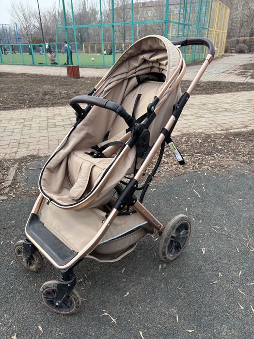 Продаю Прогулочная коляска- трансформер Ining Baby.