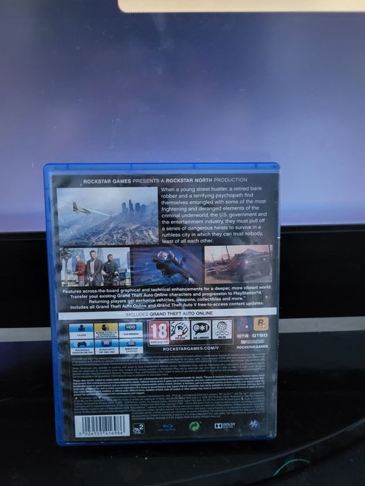 Продавам ps4 без джойстик
