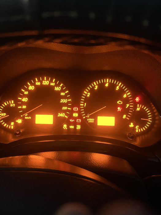 Продам тойота авенсис