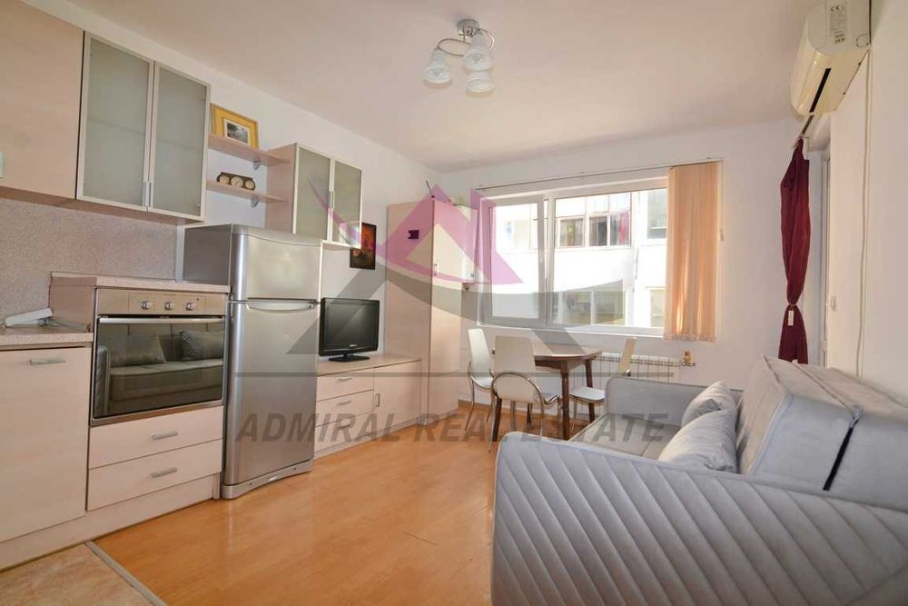 Атрактивен двустаен -Лятно кино