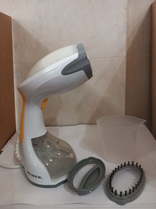 Вертикална Ютия Ariete