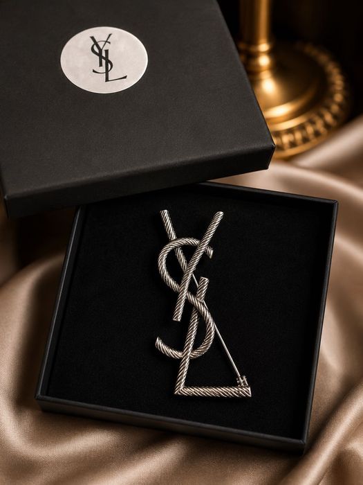 Брошка YSL C*H*A*N*E*L