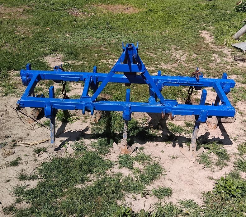 T 28 Traktor chizili bilan sotiladi.