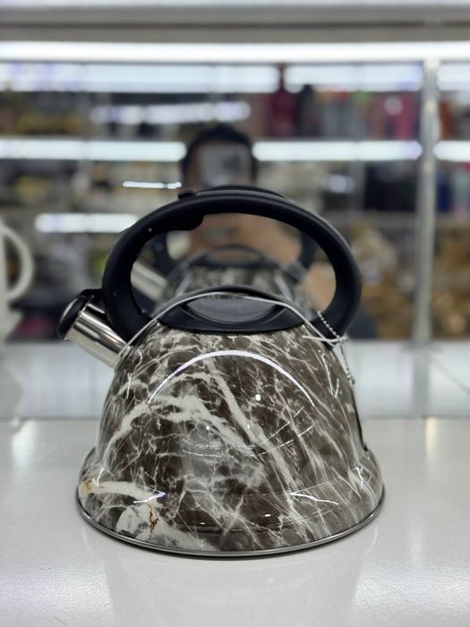 Чайник с мраморным принтом