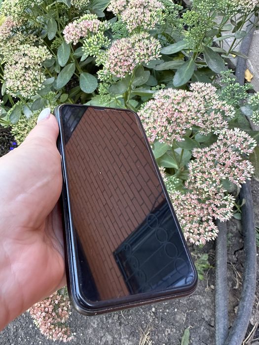 Айфон 11. Цена 80000