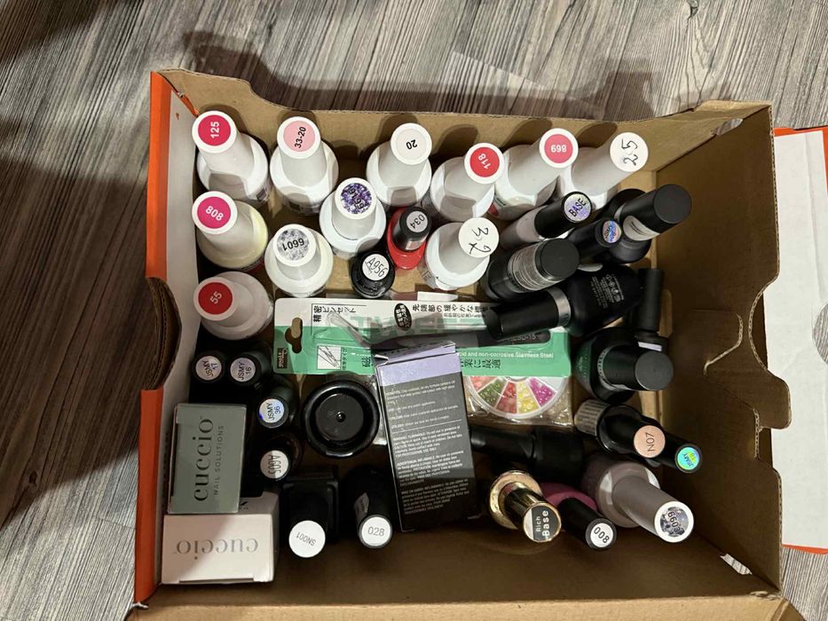 Продавам всичко необходимо за маникюр/изграждане.