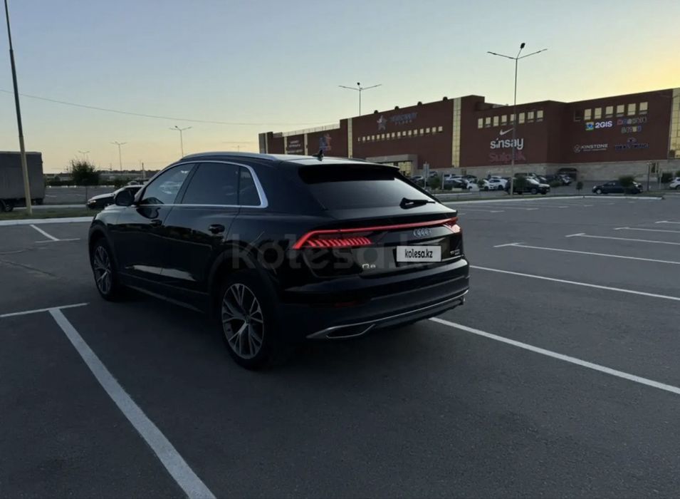 Продам Audi Q8