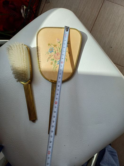 Set vintage perie si oglinda stare perfecta noi