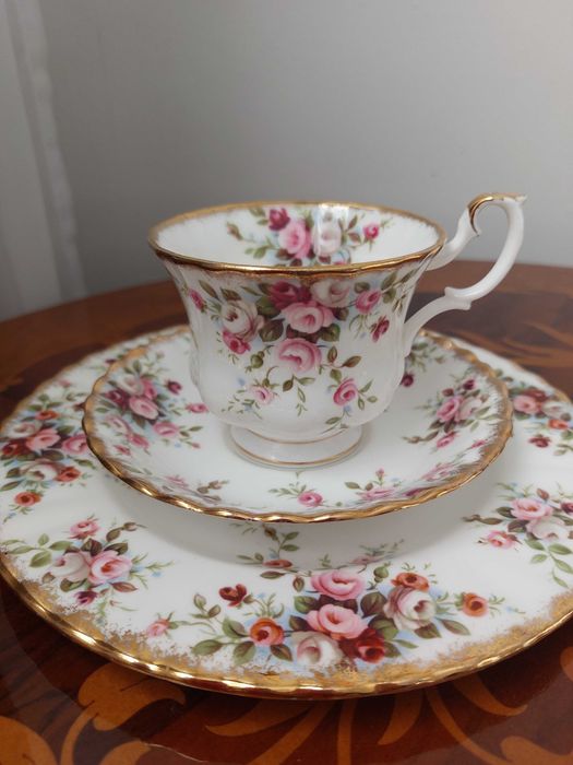 Ceasca Royal Albert Anglia Cottage Garden