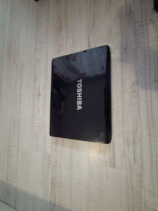 Лаптоп Тошиба работещ