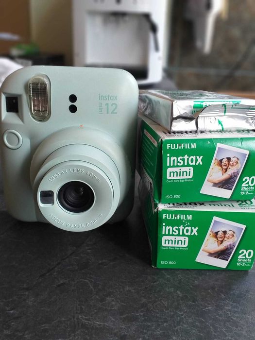 Фотоапарат за моментни снимки Instax Mini 12 Mint Green + 50 бр. фотохартия