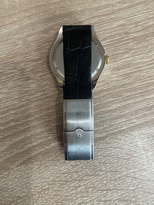 Продавам дамски часовник