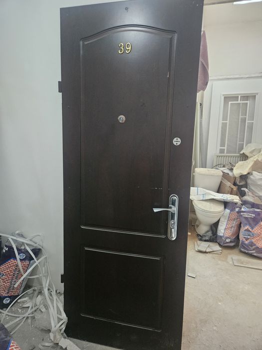 Продам входную дверь