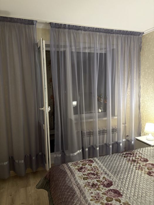 Шторы в спальню с балконом