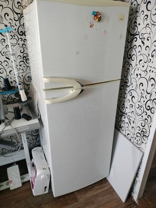 Продам холодильник