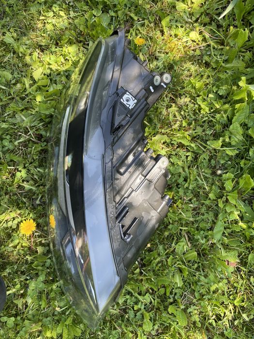 Фар и стоп за поло 6R 2016г. Десни