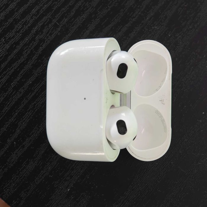 AirPods Generatie 3,numărul de serie valid si husă (citește descriere)