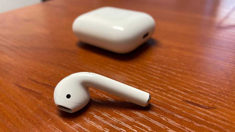 AirPods 2 — оригинальная коробка + левый наушник
