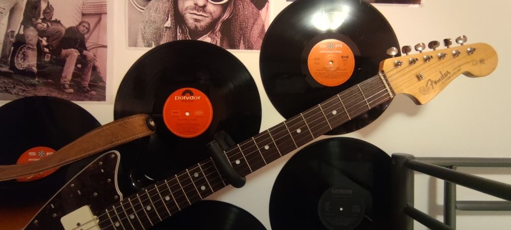 Suport perete pentru chitara electrica