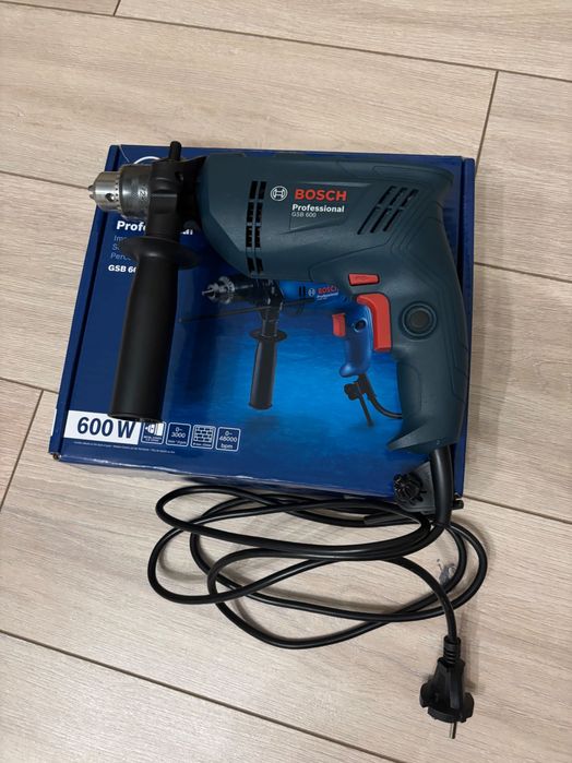 M asina de gaurit si insurubat cu fir cu percutie Bosch GSB600, 600 W